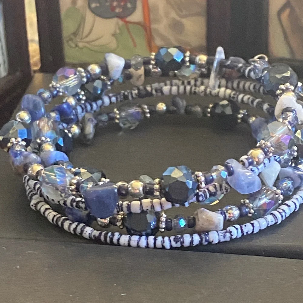 Elegant Blue Beaded Coil Bracelet - Picture 4 of 7